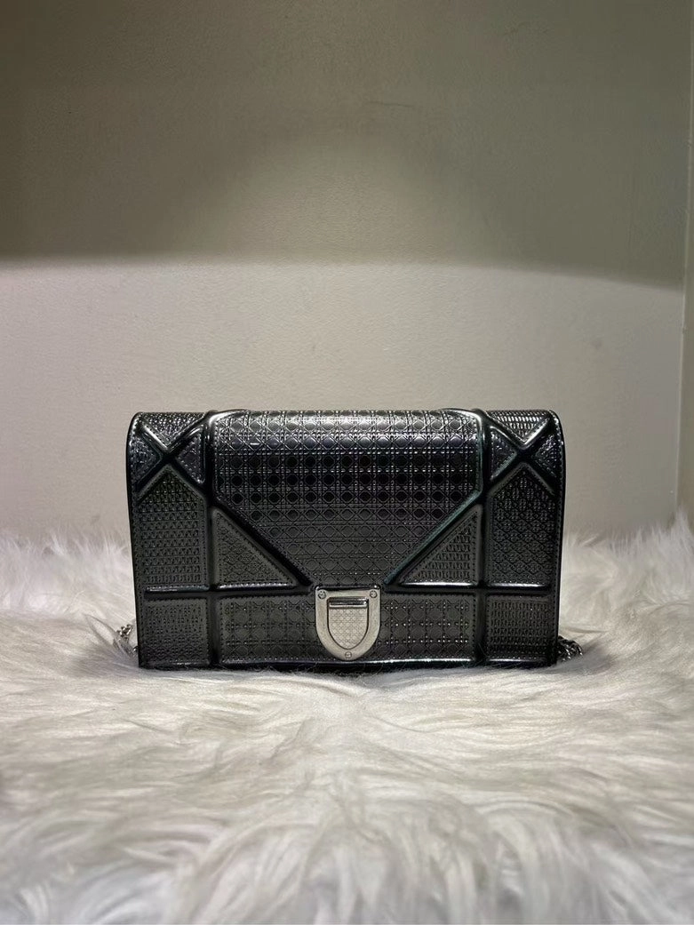 Pre-loved DIOR Black Leather Shoulder Bag
