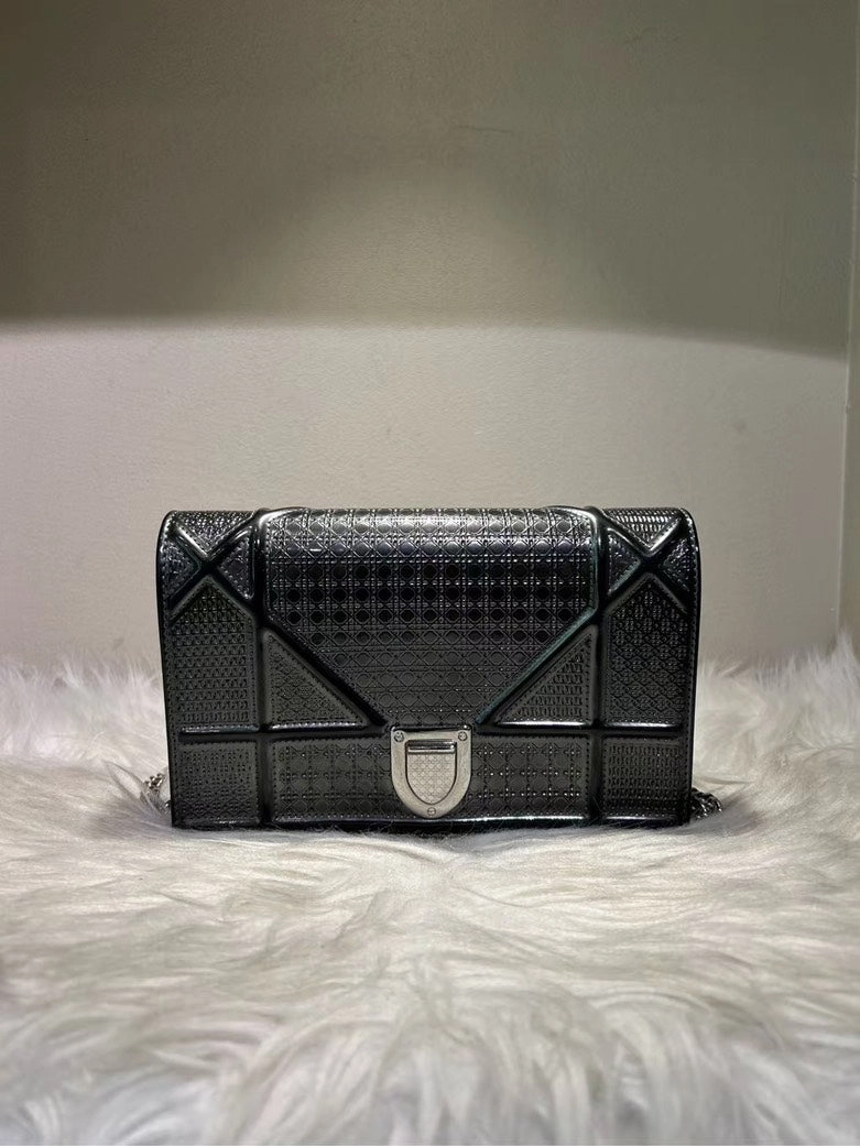 Pre-loved DIOR Black Leather Shoulder Bag