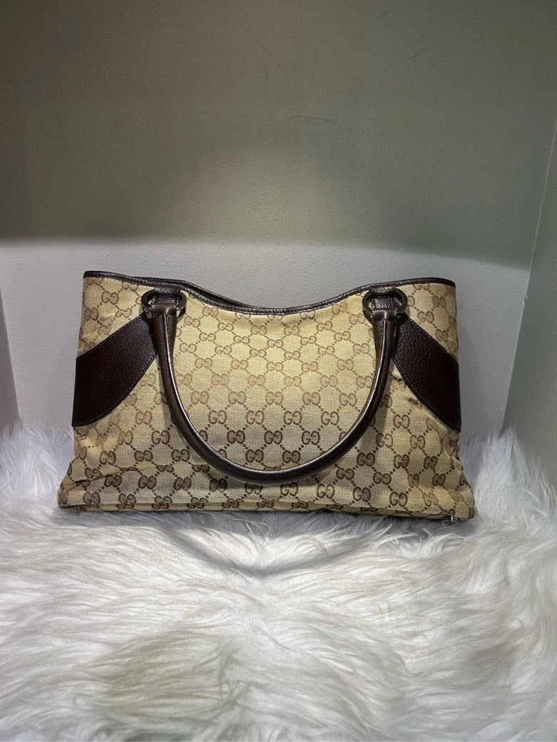 Pre-loved GUCCI GG Supreme Beige Canvas Shoulder Bag