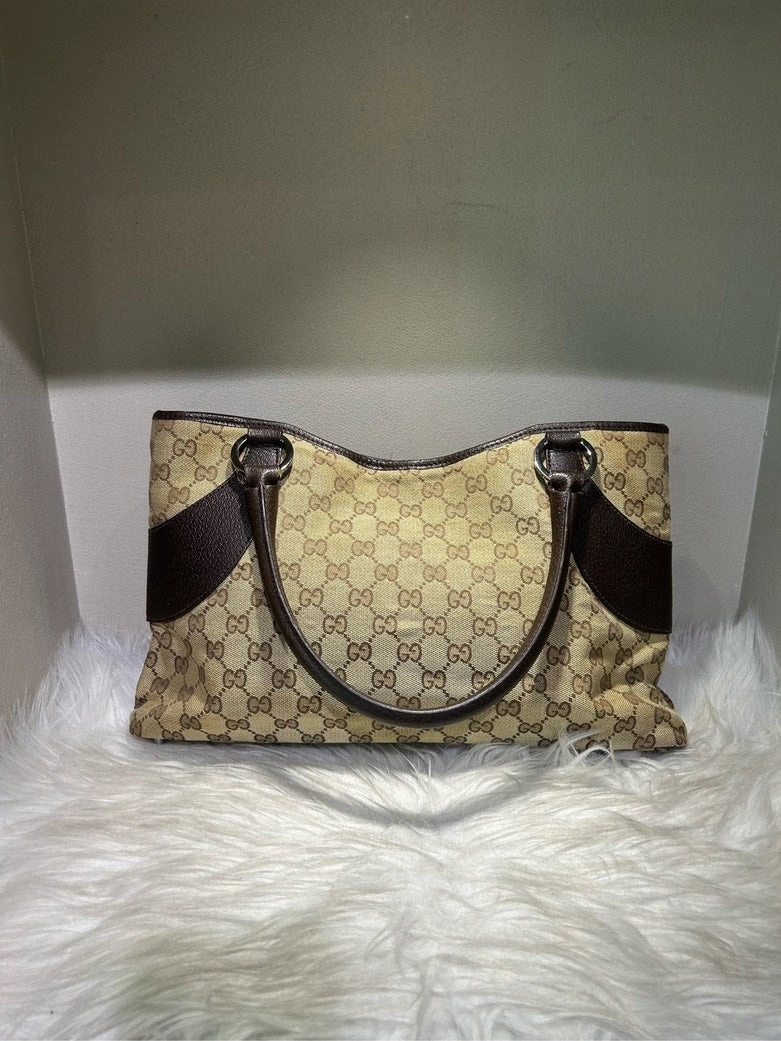 Pre-loved GUCCI GG Supreme Beige Canvas Shoulder Bag