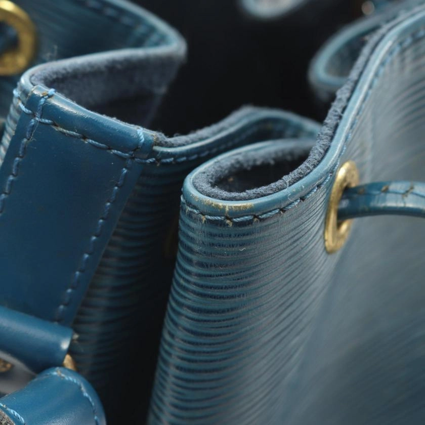 Pre-loved LOUIS VUITTON Peti Noe Epi Toledo Blue Leather Shoulder Bag - Condition B