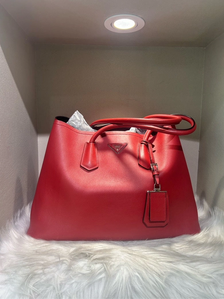 Pre-loved PRADA Red Leather Shoulder Bag