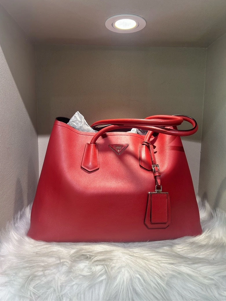 Pre-loved PRADA Red Leather Shoulder Bag