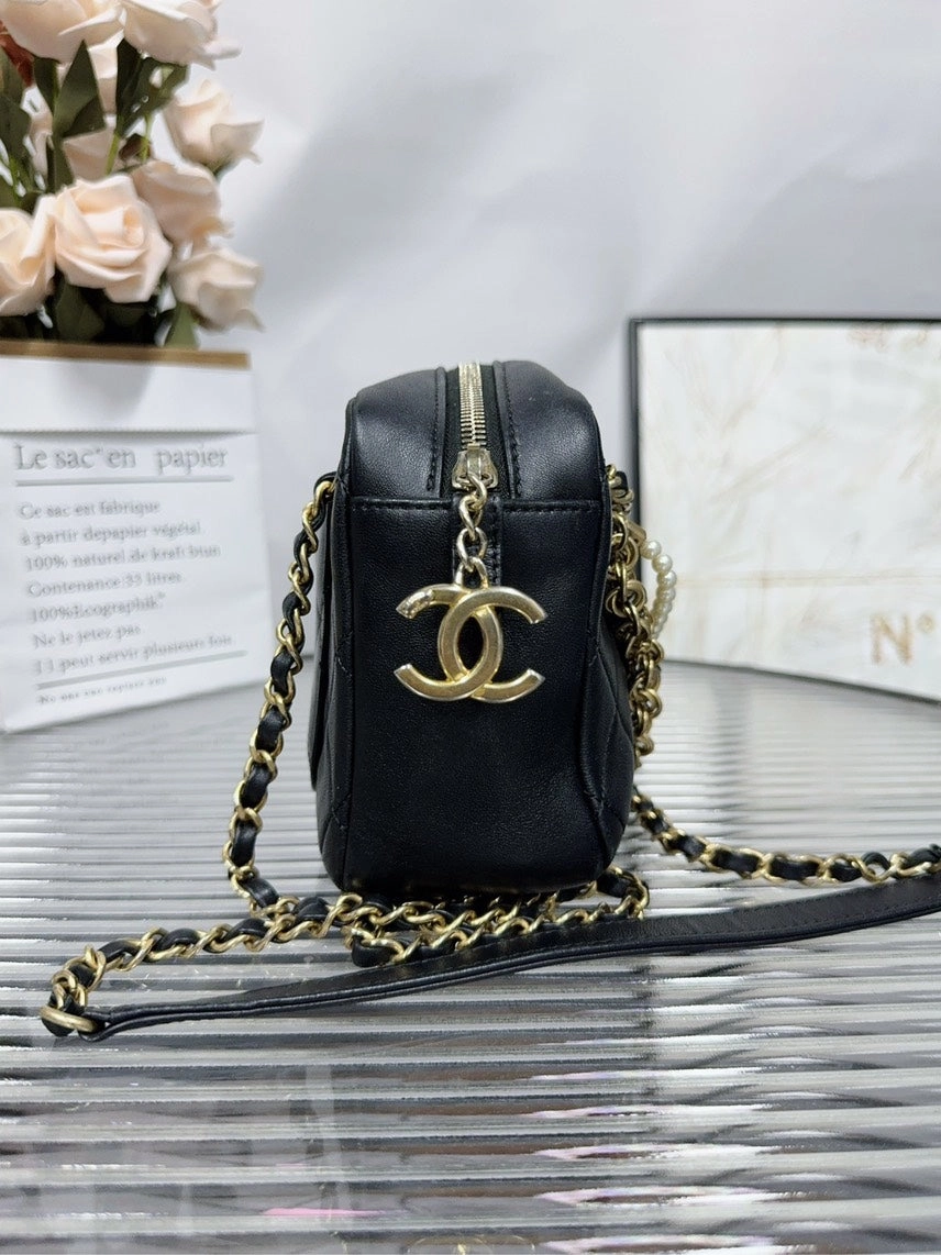 Preloved Chanel Quilted Black Crossbody Bag with Chain Details
