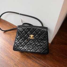 Preloved Chanel Quilted Leather Shoulder Bag Black AG296