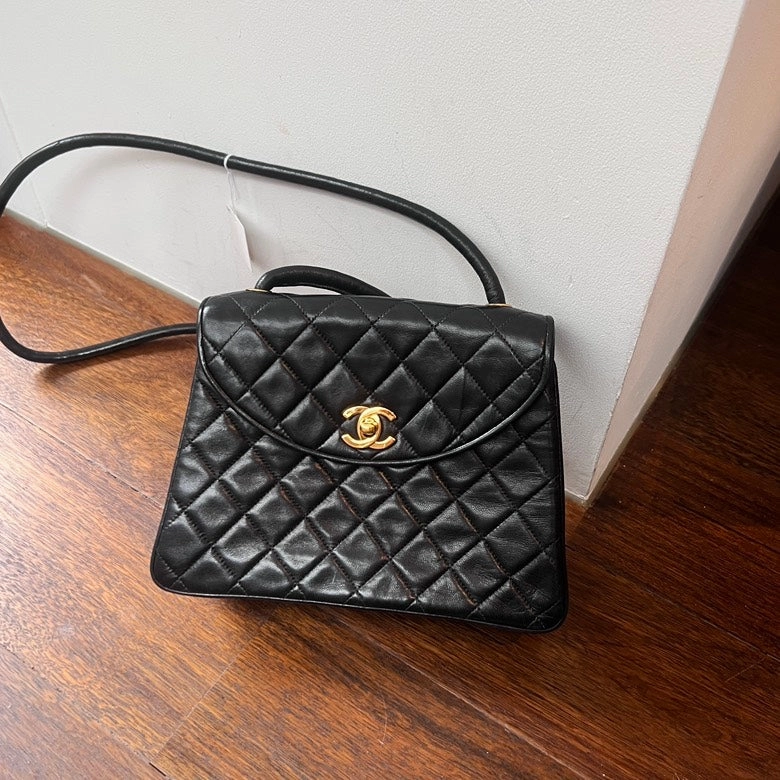 Preloved Chanel Quilted Leather Shoulder Bag Black AG296