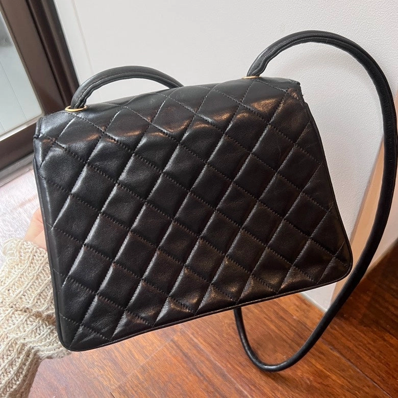 Preloved Chanel Quilted Leather Shoulder Bag Black AG296
