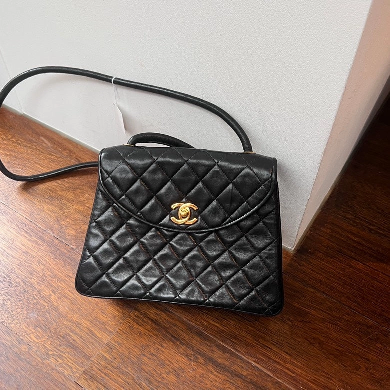 Preloved Chanel Quilted Leather Shoulder Bag Black AG296