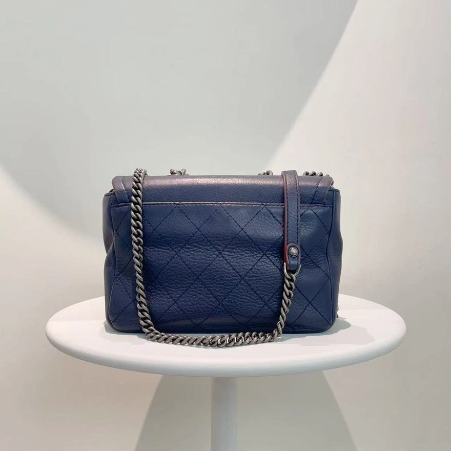 Preloved Chanel Quilted Navy Blue Leather Shoulder Bag