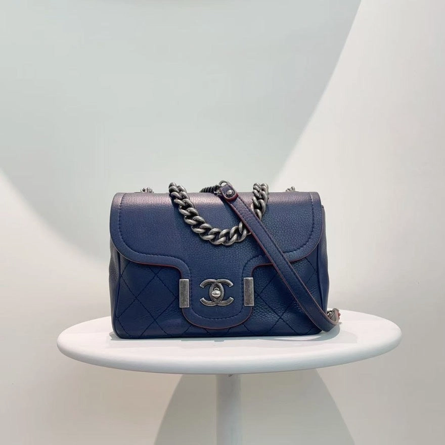Preloved Chanel Quilted Navy Blue Leather Shoulder Bag