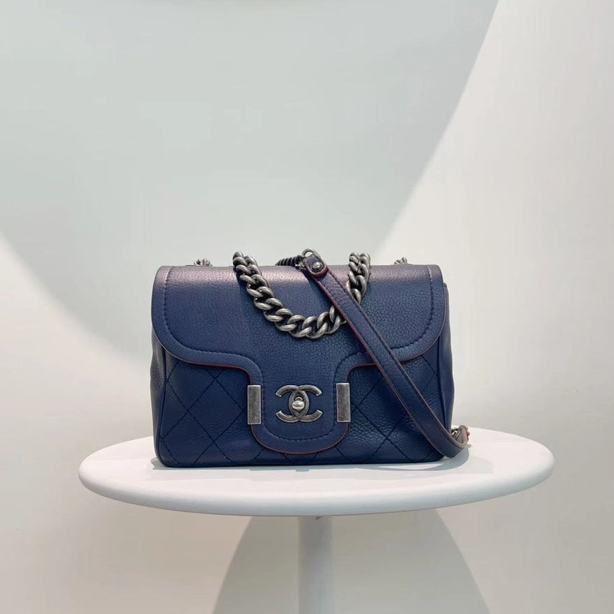 Preloved Chanel Quilted Navy Blue Leather Shoulder Bag