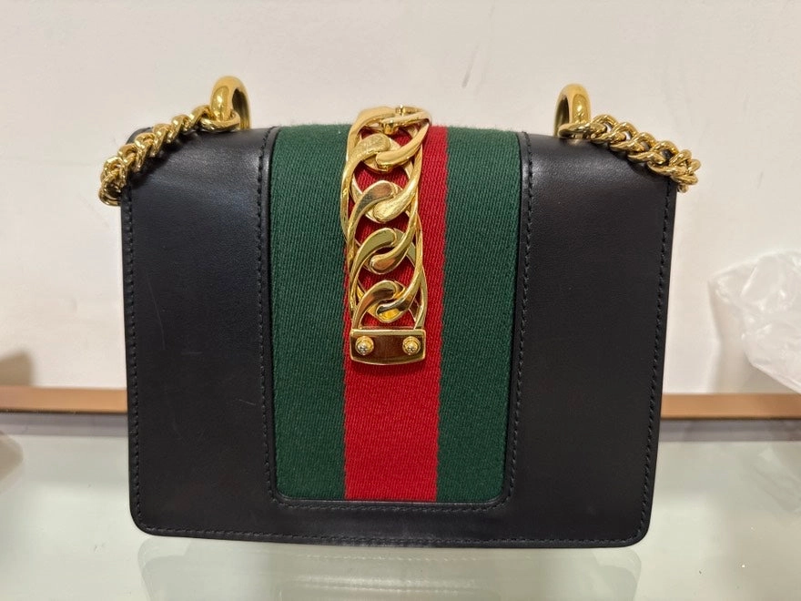 Preloved Gucci Sylvia Black Small Leather Shoulder Bag