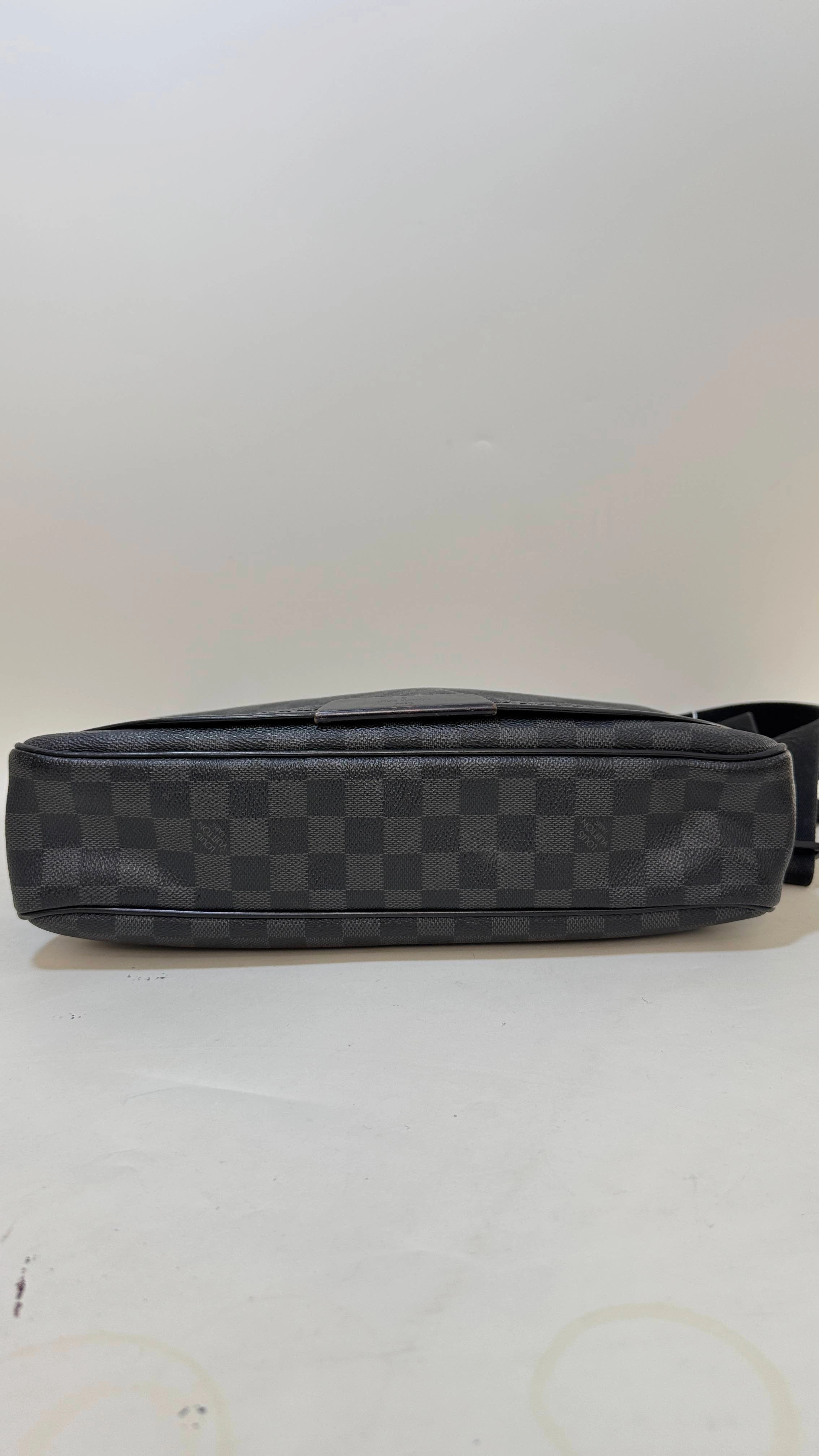 Preloved Louis Vuitton Damier Graphite Canvas Crossbody Bag - Black Checkered