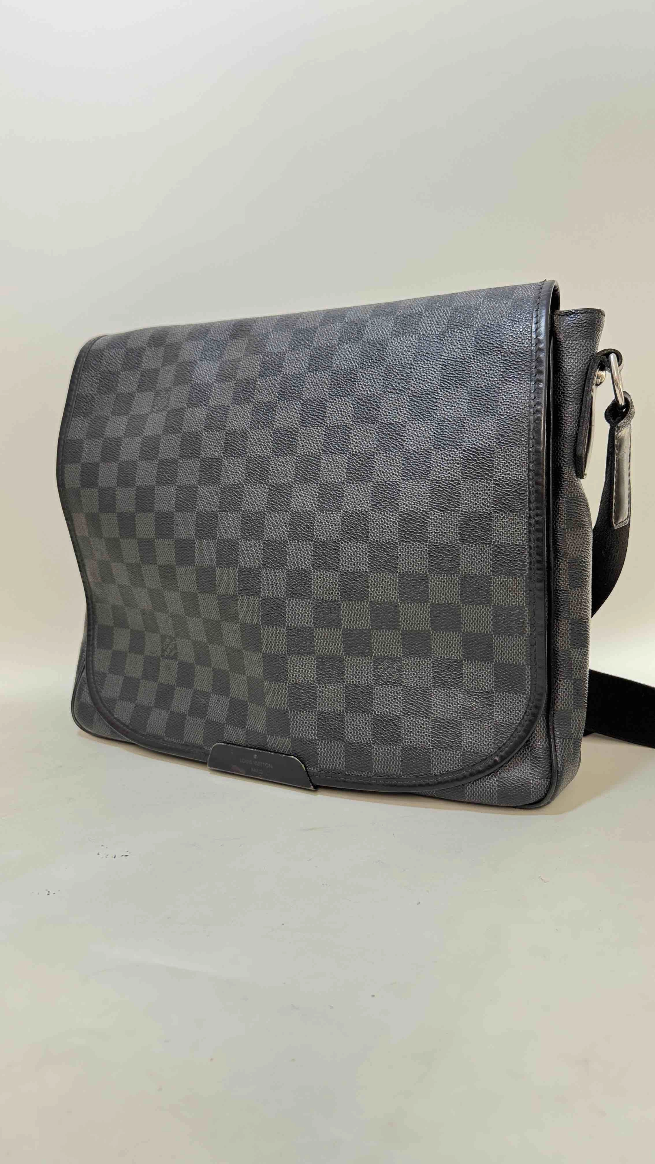 Preloved Louis Vuitton Damier Graphite Canvas Crossbody Bag - Black Checkered