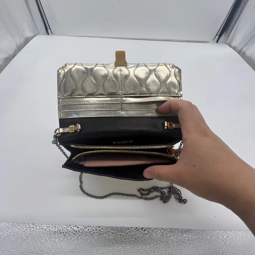 Preloved Miumiu chain crossbody A7360