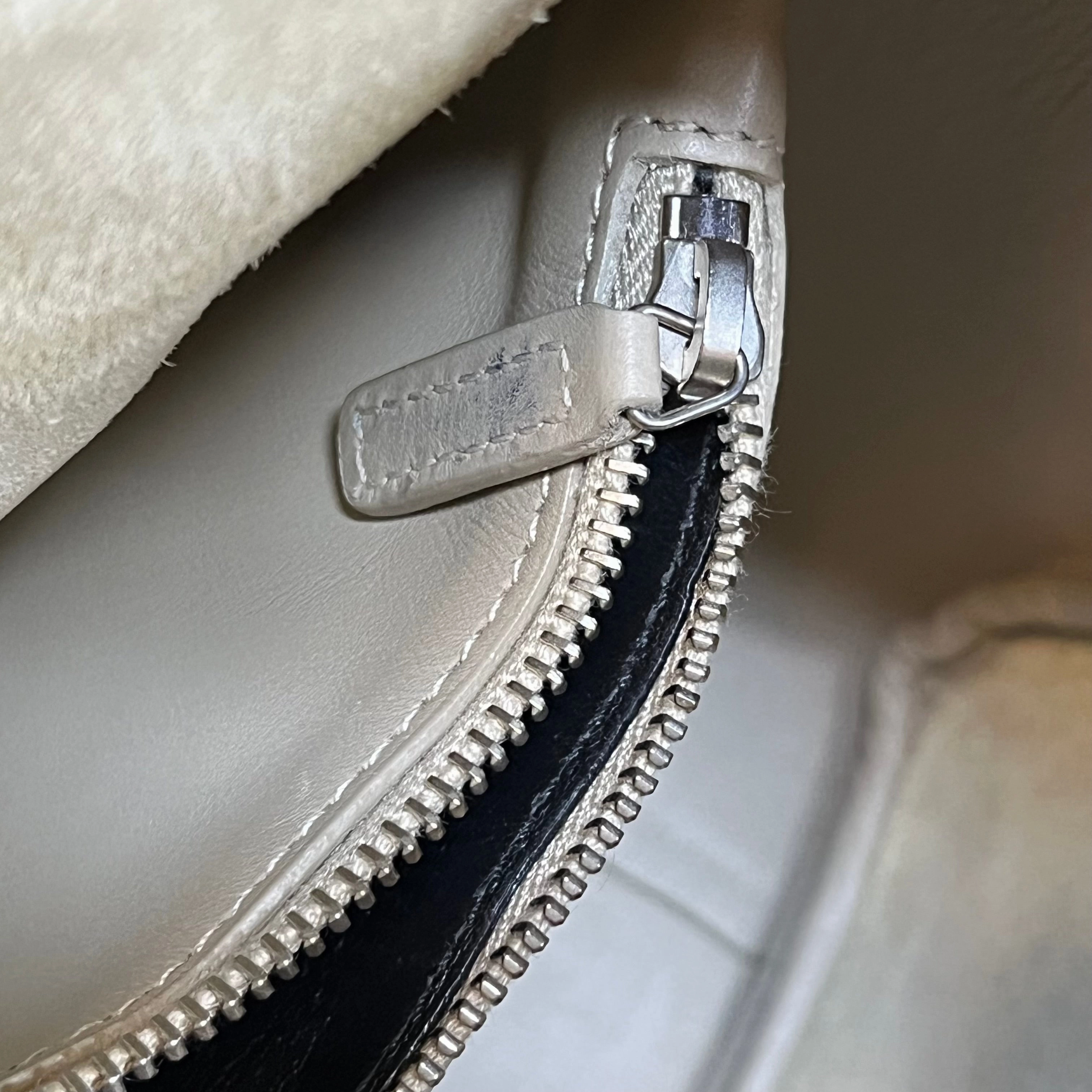SAINT LAURENT Le 5 A 7 Beige Smooth Calfskin Shoulder Bag