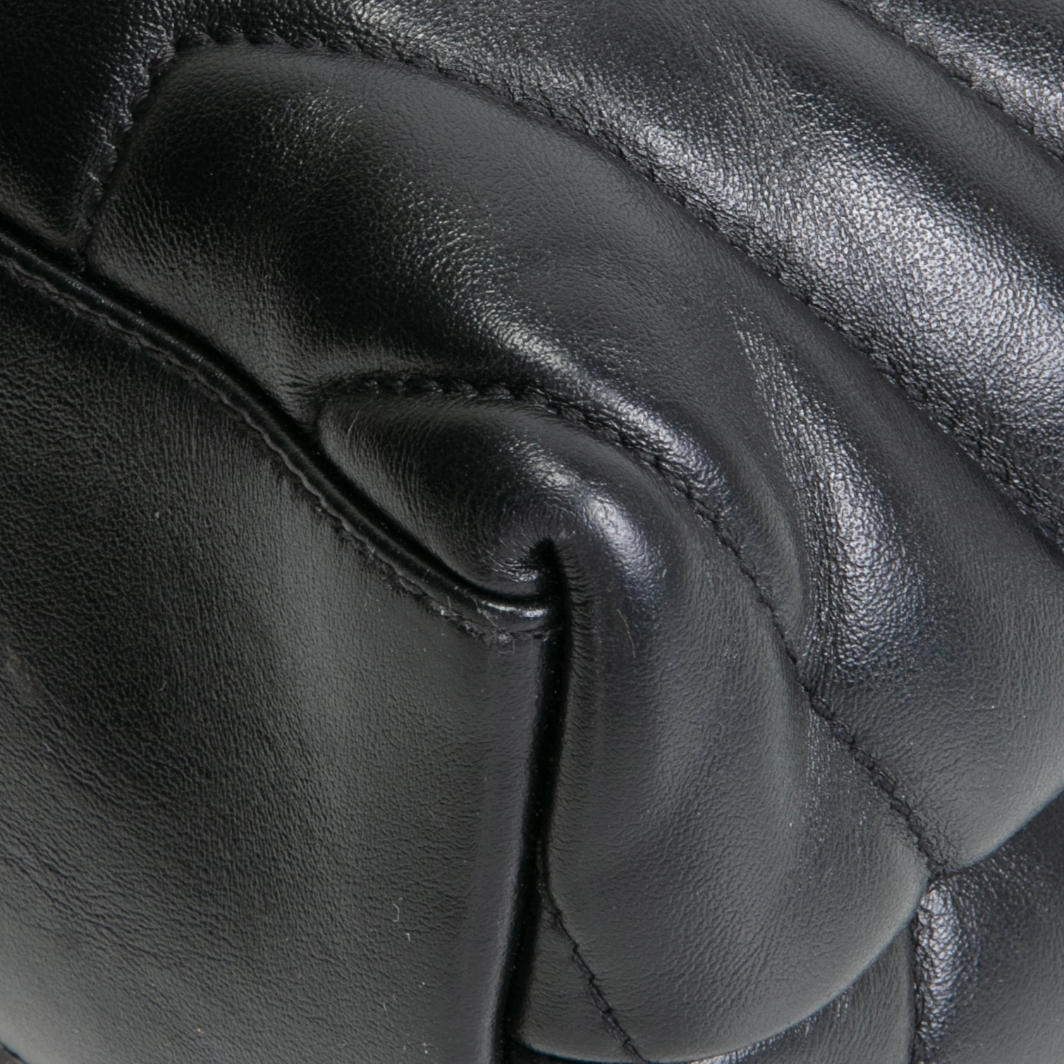 SAINT LAURENT Small LouLou Shoulder - Black