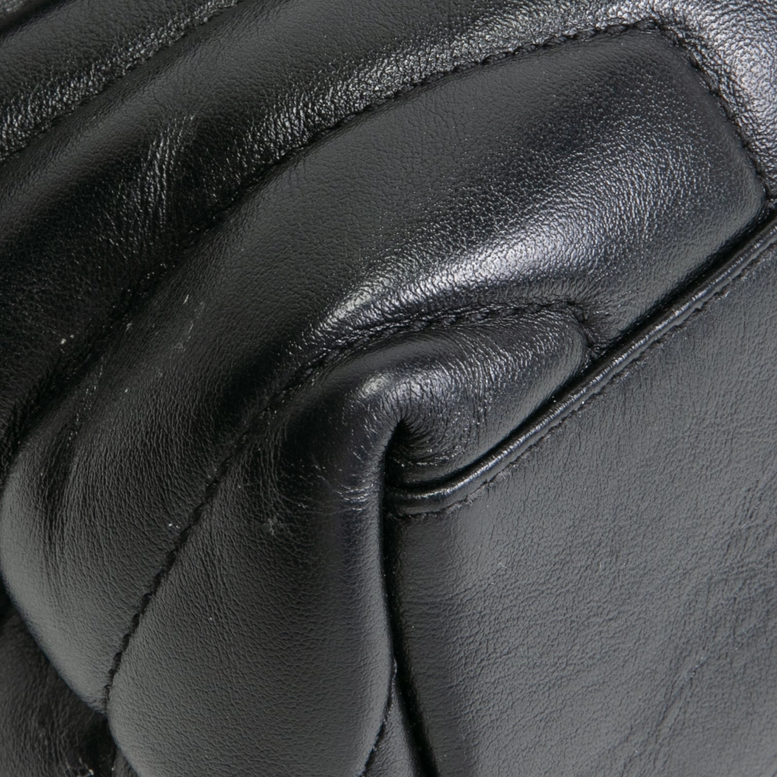 SAINT LAURENT Small LouLou Shoulder - Black