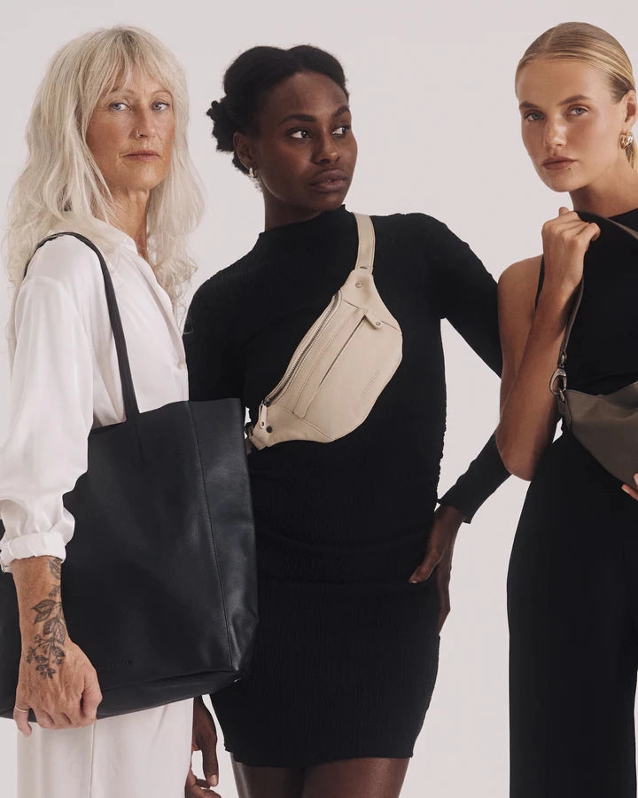 STITCH & HIDE LEATHER BAILEY HIP/CROSSBODY BAG BLACK - FREE KEYRING