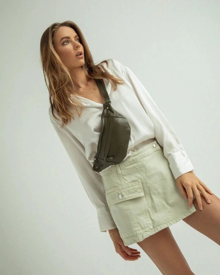 STITCH & HIDE LEATHER BAILEY HIP SLING CROSSBODY BAG IVORY WHITE - FREE KEYRING
