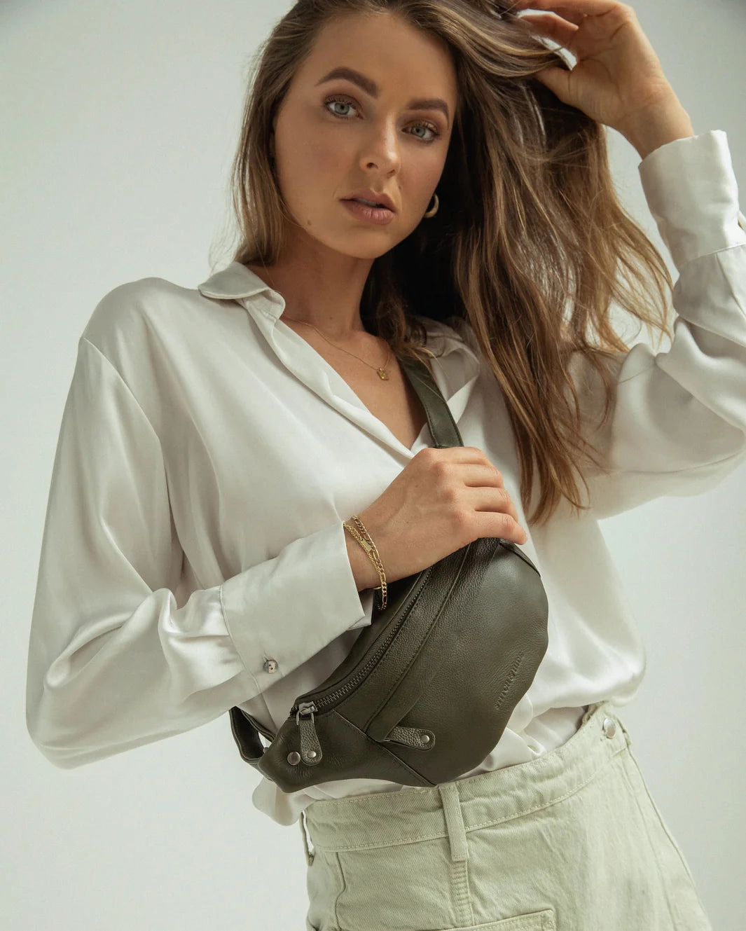 STITCH & HIDE LEATHER BAILEY HIP SLING CROSSBODY BAG IVORY WHITE - FREE KEYRING