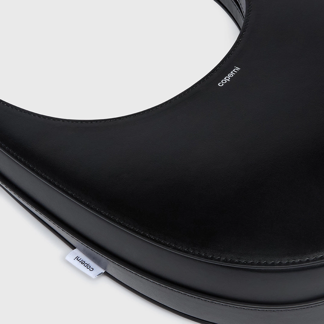 Swipe Shoulder Bag in Black