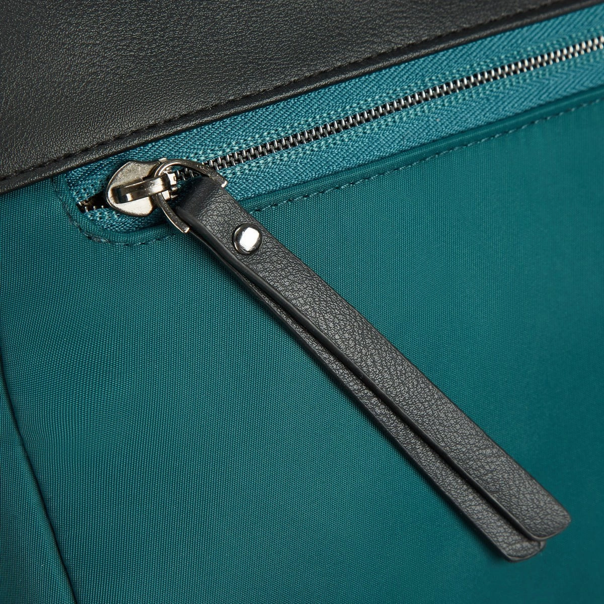 Travelon Anti-Theft Addison Small Crossbody