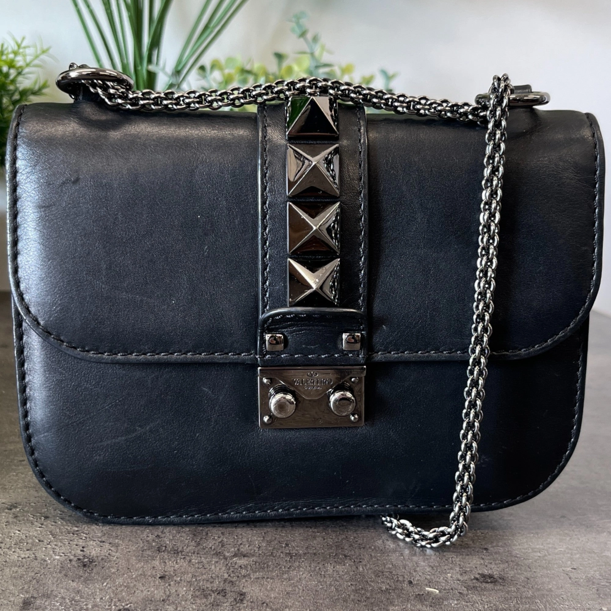 Women's Glam Lock Leather Crossbody Bag Black